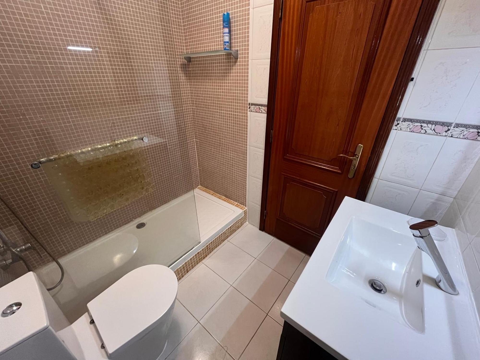 Quarto Boa Localizacao Com Cozinha E Casa De Banho Apartment Caparica Exterior photo
