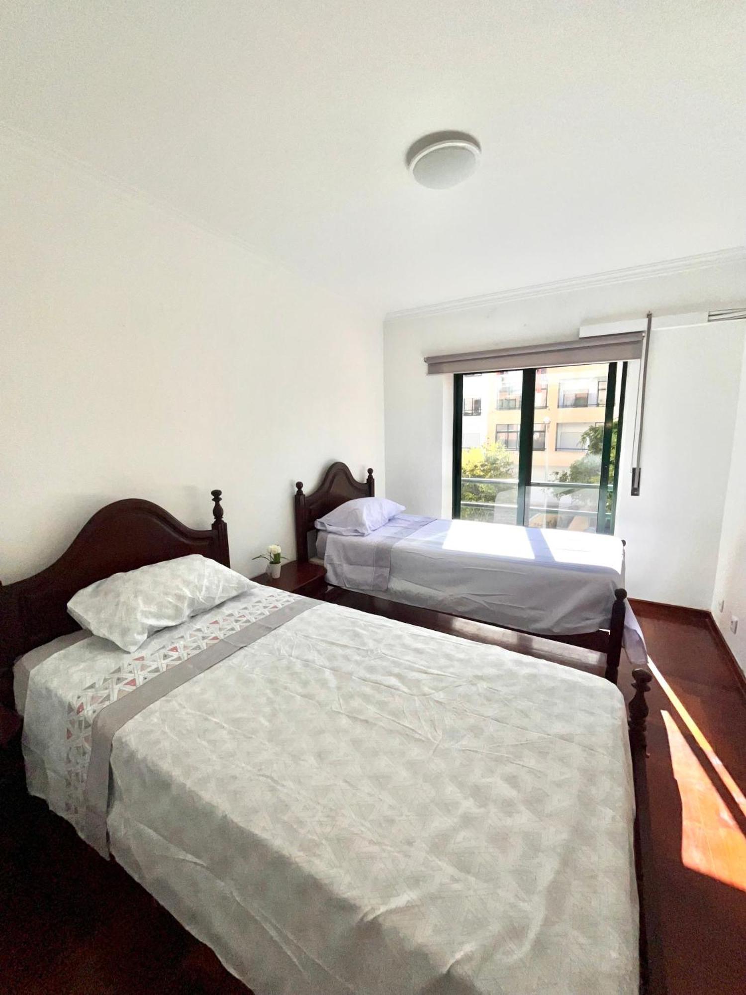 Quarto Boa Localizacao Com Cozinha E Casa De Banho Apartment Caparica Exterior photo